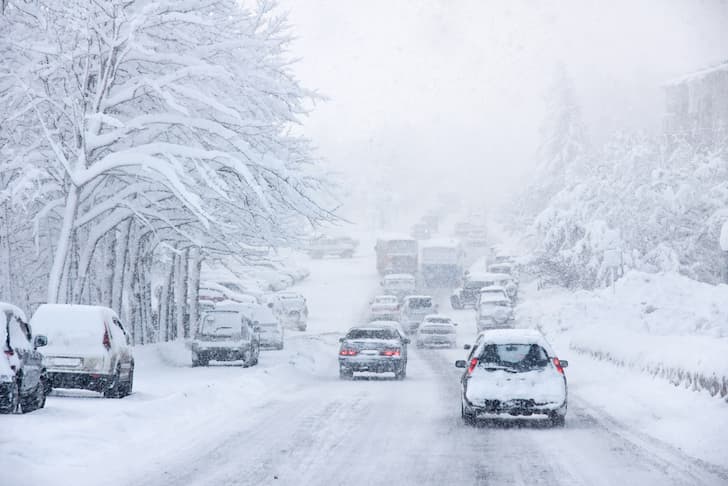 on Thursday (23-02-2023), a winter storm that began to roll into the Golden State began to intensify a day later, placing parts of usually balmy Southern California under their first blizzard warning since 1989.