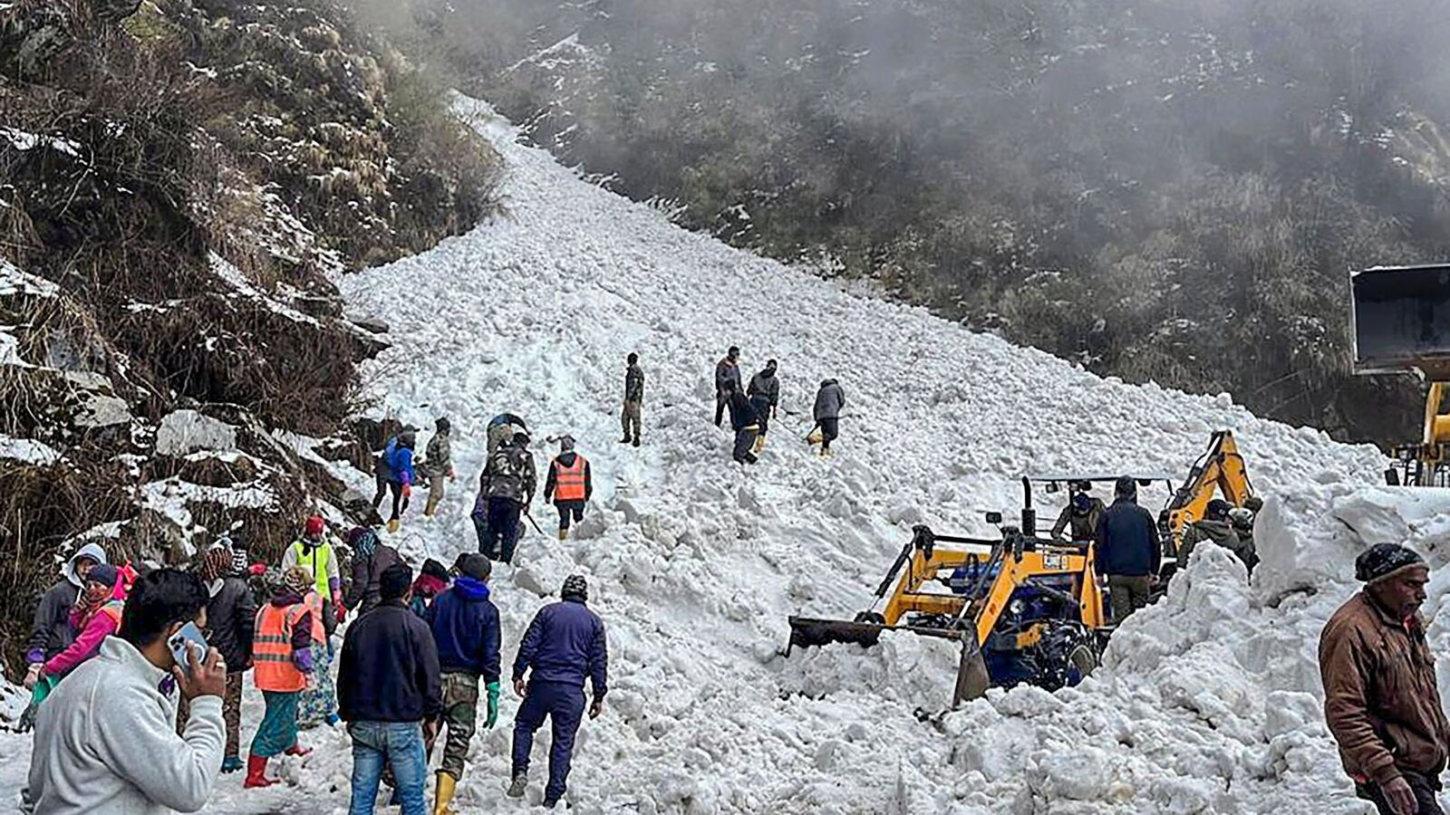 On Tuesday, a tragic avalanche occurred in the Nathula area of Sikkim, resulting in the death of seven tourists and leaving 12 others injured.